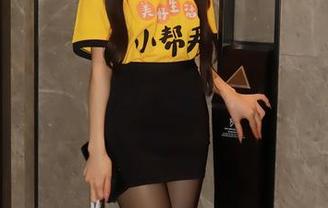 秀人网 – Yomi悠蜜的水手服写真，太可爱了，但我一度分不清是在看写真还是动漫。