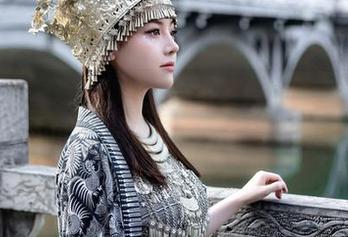 秀人网 – 夏天的味道，小薯条nienie在泳池边的美图，下载一波清凉吧！
