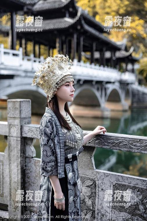 秀人网 - 夏天的味道，小薯条nienie在泳池边的美图，下载一波清凉吧！