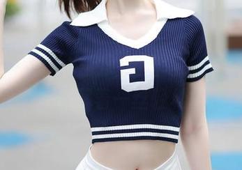 秀人网 – 泳池中的悠然自得，悠悠YOYO的图片里藏着一丝轻松的魔力