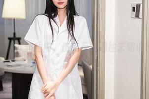 秀人网 – 灿宝的灰丝私拍，仿佛是条通往未知小径的邀请函。