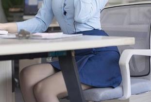 秀人网 – 邱庄小学的校服穿出新高度，邹晶晶女王难得写真值得一看。