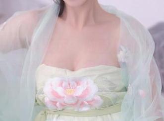 秀人网 – 图集展示：陆萱雅在浴缸里的样子，竟让我想起了很多不该想的事。