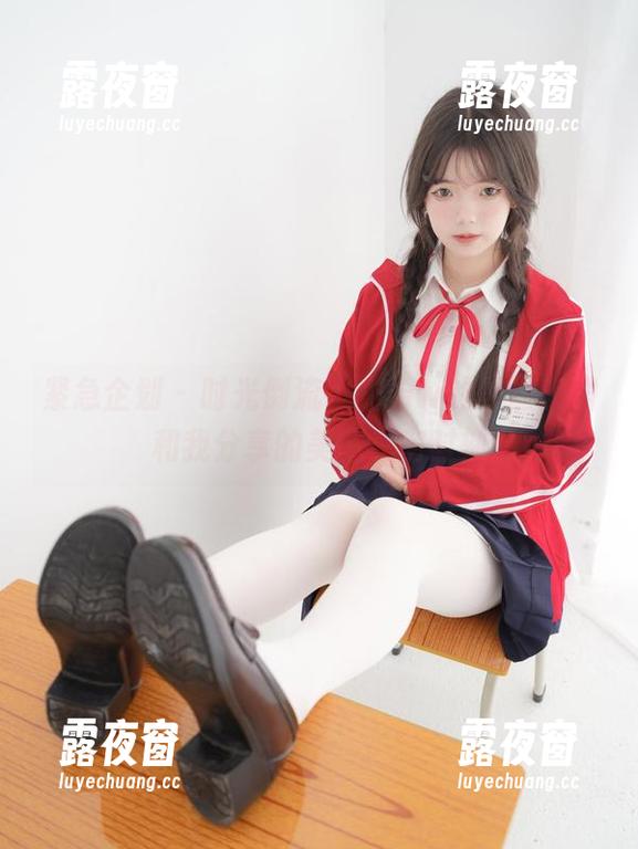 紧急企划 - 时光倒流，见希w的黑丝皮裙和我分享的美图私密时刻