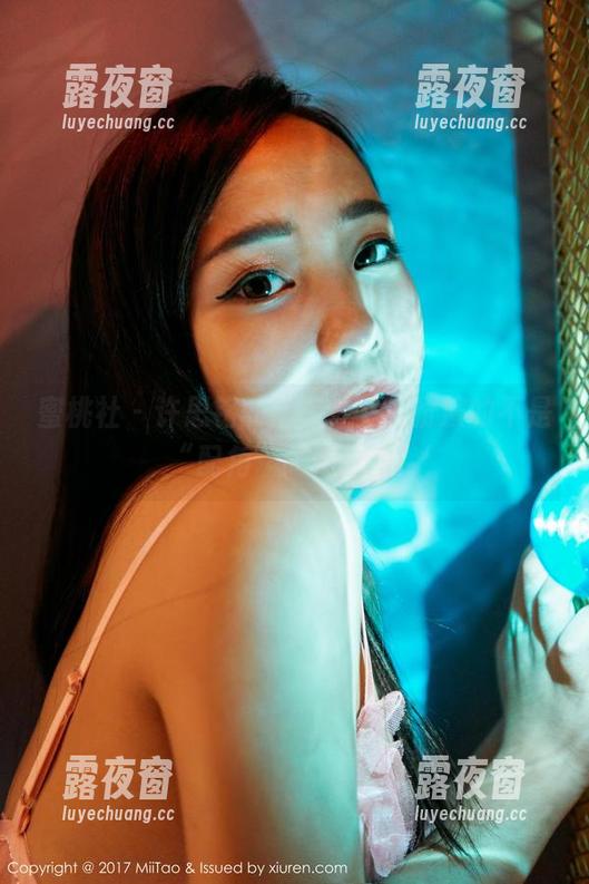 蜜桃社-许思铭 蜜桃社 - 许思铭的浴室,壁纸扮演的不是“配角”而是主角!