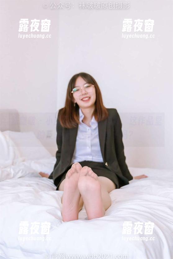 袜啵啵-小甜豆 袜啵啵 - 小甜豆与黑色踩脚裤,这作品里的反差萌,你get到了吗?