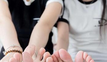 袜啵啵 – 甜甜圈的脚尖微加固薄黑丝合集，我的天，是多少人梦徘徊的视线啊