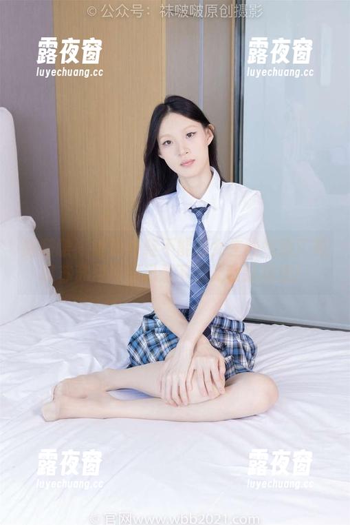 袜啵啵 - 谁说板鞋不能有女生的气质？瞧瞧苏苏用原图记录下的无敌迷离感！