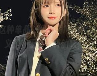 水手服这种单品，贝儿酱Miki给我的新定义是在于不一样的味道。
