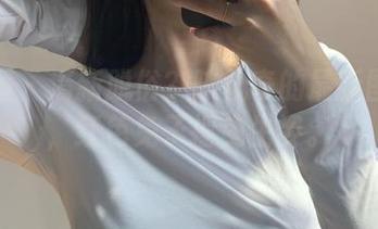 微密圈 – 清新脱俗？陈佩奇的最新图册里，红色兔子摇曳生姿。