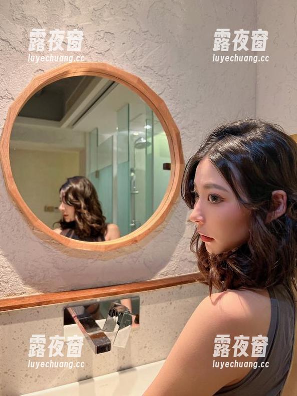 陈妮妮UNI 微密圈 - 陈妮妮UNI的无圣光镂空,像是在网络上刷到了个新奇的火花,先是赞叹,后是思考。