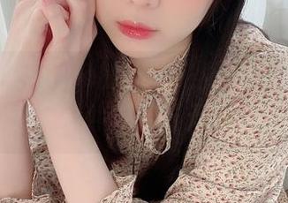 透过霜月shimo的眼睛，看她的透明作品，分享那种似有若无的氛围。
