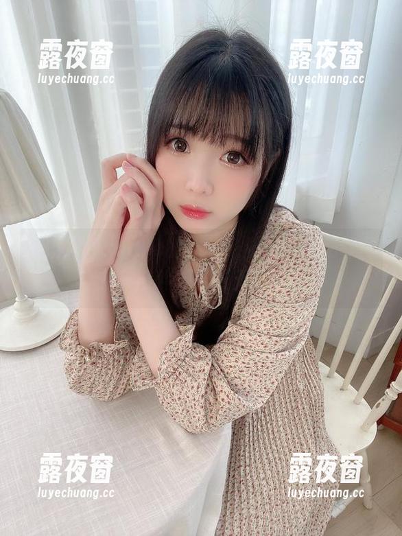 霜月shimo 透过霜月shimo的眼睛,看她的透明作品,分享那种似有若无的氛围。