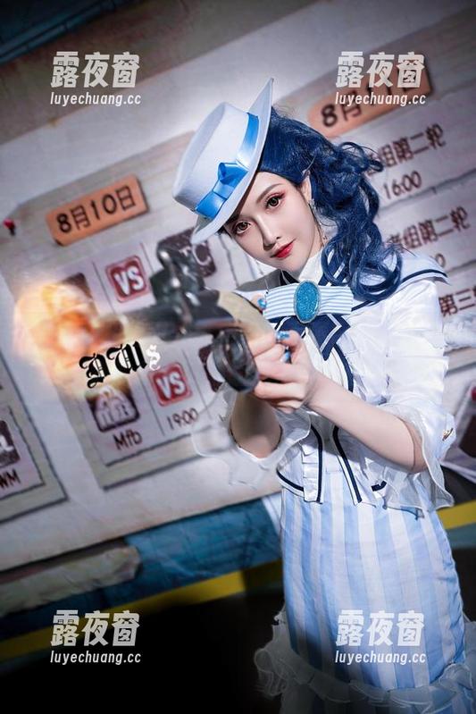 露儿大魔王 一直在翻看露儿大魔王的高清图册,菲欧娜的每一页都让我停不下来!