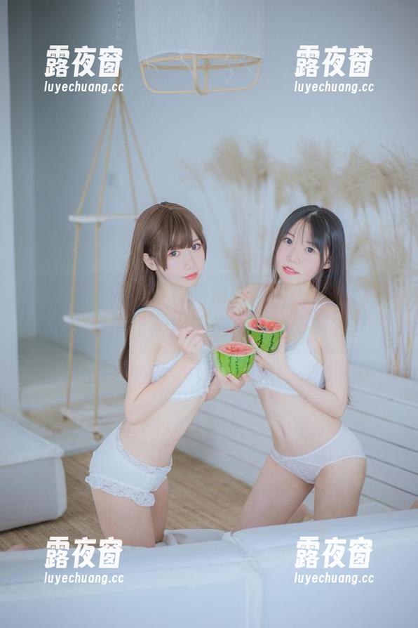 香草喵露露，特色高清图册：怎样才能在玻璃房装得出天籁少女的调调？