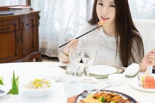 魅妍社 – 大白兔emma的皮衣新资源，竟然如此大胆！